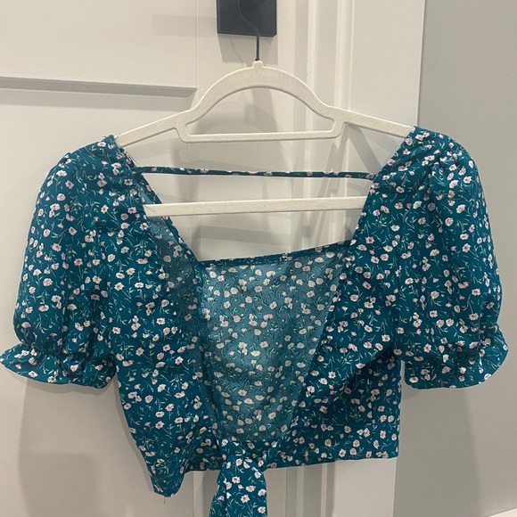 Shein open back blouse - Picture 2 of 2